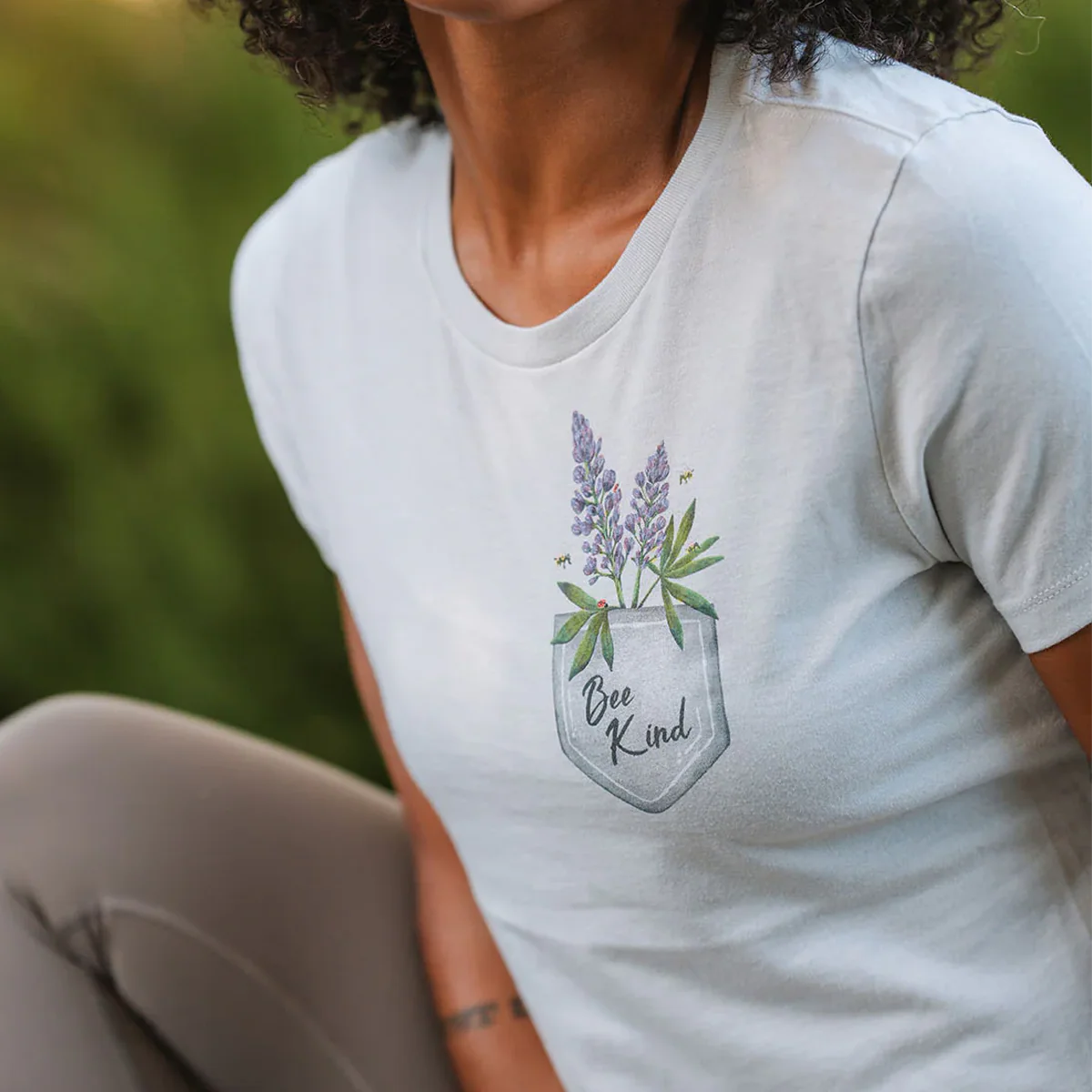 Women's Bee Kind Wildflower Tee - Image 3